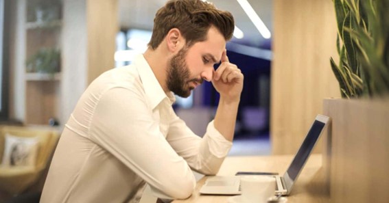  8 signs that an employee is unhappy at work 